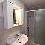 Ana *