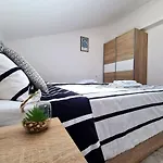 Ana Apartamento *