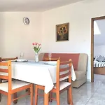 Ana Apartamento