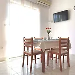 Ana *